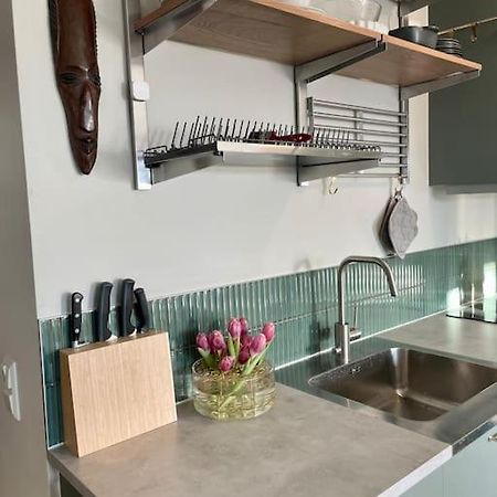 Newly Built Bright Apartment, Close To Everything If You Want To Visit Stockholm, You Will Find The Perfect Accommodation Here! Ferry Line 80 Makes It Very Convenient And Easy To Get To The City Center Nacka Exterior photo