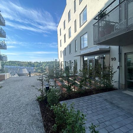 Newly Built Bright Apartment, Close To Everything If You Want To Visit Stockholm, You Will Find The Perfect Accommodation Here! Ferry Line 80 Makes It Very Convenient And Easy To Get To The City Center Nacka Exterior photo