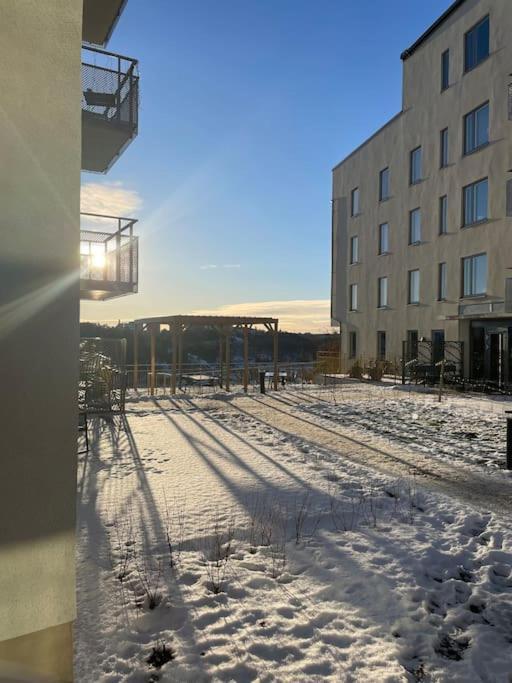 Newly Built Bright Apartment, Close To Everything If You Want To Visit Stockholm, You Will Find The Perfect Accommodation Here! Ferry Line 80 Makes It Very Convenient And Easy To Get To The City Center Nacka Exterior photo