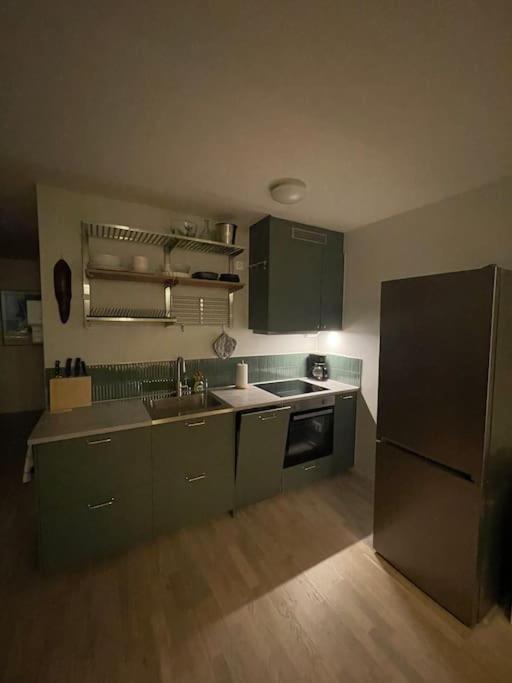 Newly Built Bright Apartment, Close To Everything If You Want To Visit Stockholm, You Will Find The Perfect Accommodation Here! Ferry Line 80 Makes It Very Convenient And Easy To Get To The City Center Nacka Exterior photo