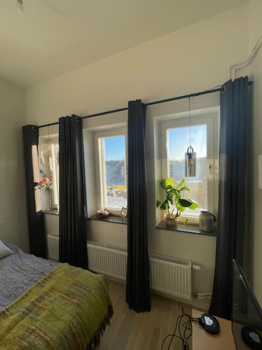 Newly Built Bright Apartment, Close To Everything If You Want To Visit Stockholm, You Will Find The Perfect Accommodation Here! Ferry Line 80 Makes It Very Convenient And Easy To Get To The City Center Nacka Exterior photo