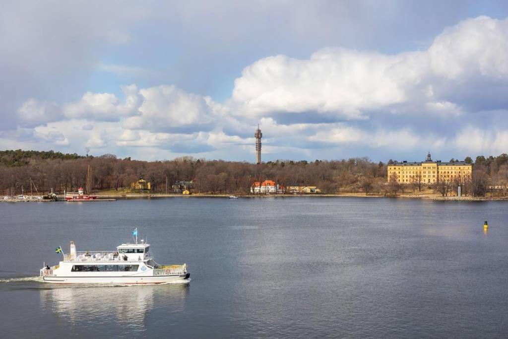 Newly Built Bright Apartment, Close To Everything If You Want To Visit Stockholm, You Will Find The Perfect Accommodation Here! Ferry Line 80 Makes It Very Convenient And Easy To Get To The City Center Nacka Exterior photo