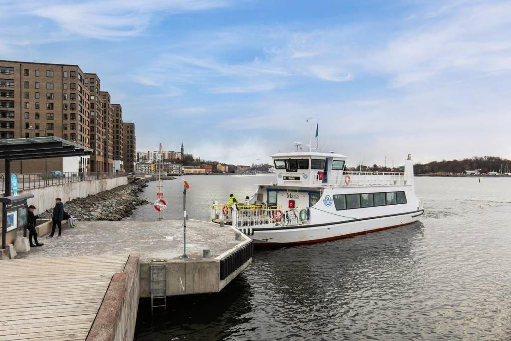 Newly Built Bright Apartment, Close To Everything If You Want To Visit Stockholm, You Will Find The Perfect Accommodation Here! Ferry Line 80 Makes It Very Convenient And Easy To Get To The City Center Nacka Exterior photo