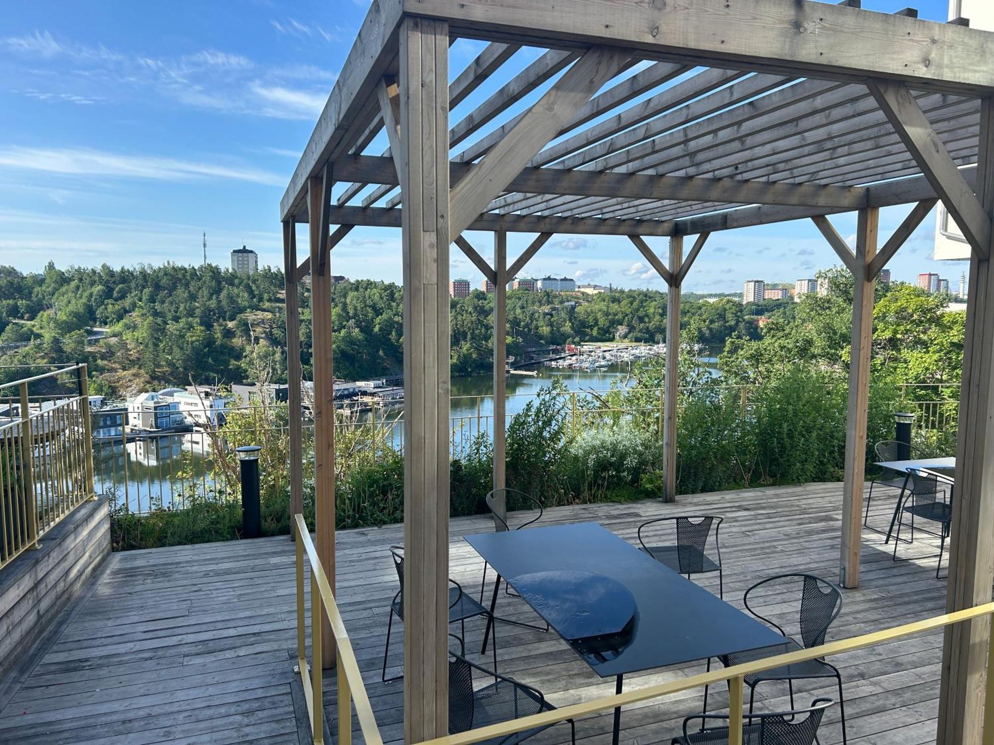 Newly Built Bright Apartment, Close To Everything If You Want To Visit Stockholm, You Will Find The Perfect Accommodation Here! Ferry Line 80 Makes It Very Convenient And Easy To Get To The City Center Nacka Exterior photo